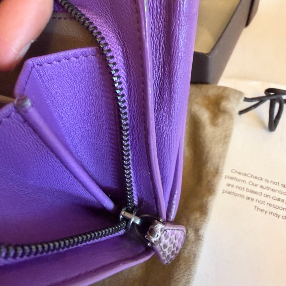 Bottega Veneta Textured Purple wallet - Picture 7 of 12
